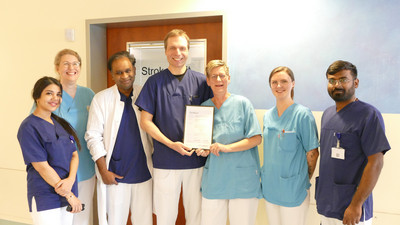 Dr. med. Seitzer, Chefarzt Neurologie mit seinem Team der Stroke Unit